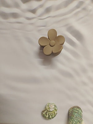 Light brown flower claw Light brown flower claw