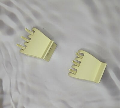 Off white clip Off white clip