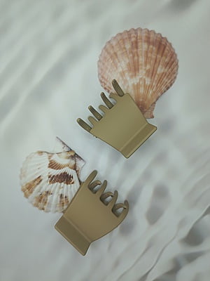Light brown claw clip Light brown claw clip