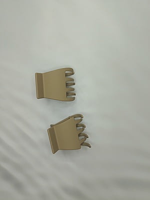 Light brown claw clip Light brown claw clip