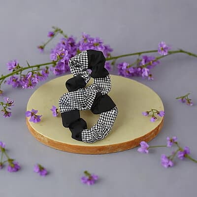 Checkered black scrunchie