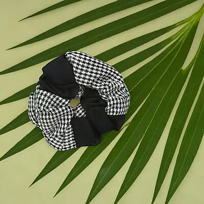 Checkered black scrunchie Checkered black scrunchie